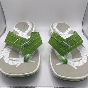Clarks women’s size 9 sandals